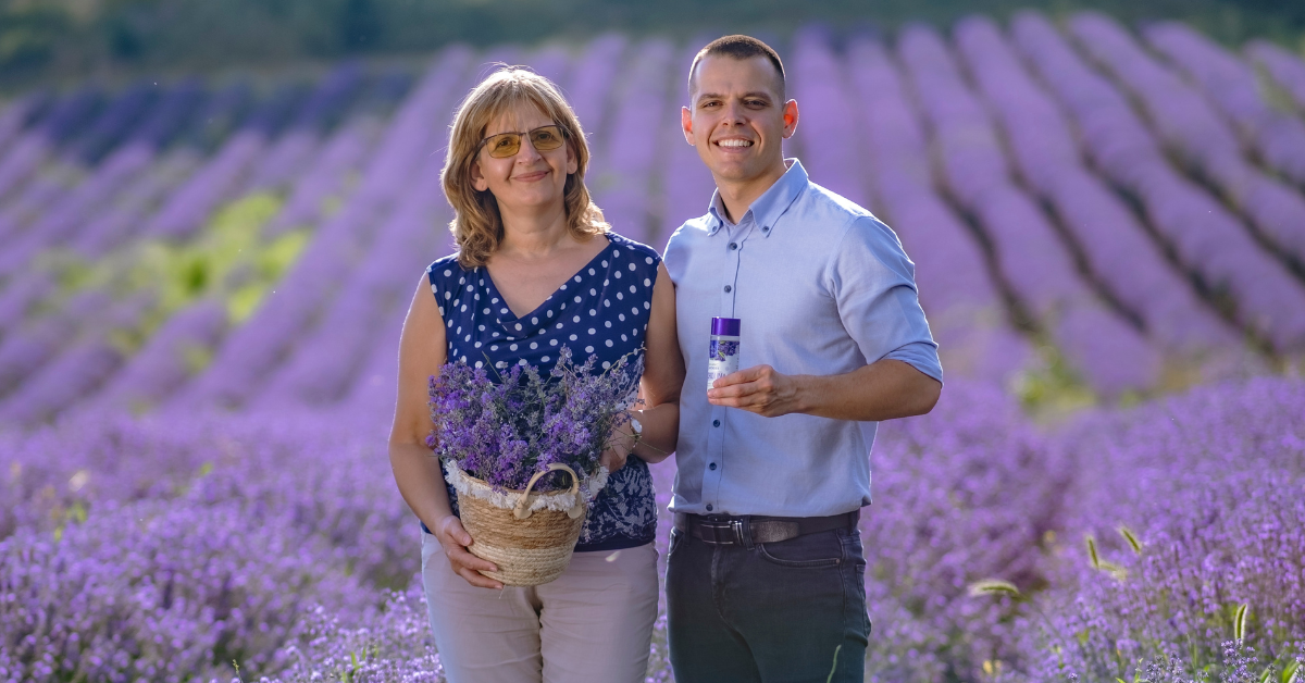 Εφηβική ακμή: Πώς να αντιμετωπίσετε τα σπυράκια με το Βιολογικό Ανθόνερο Λεβάντας