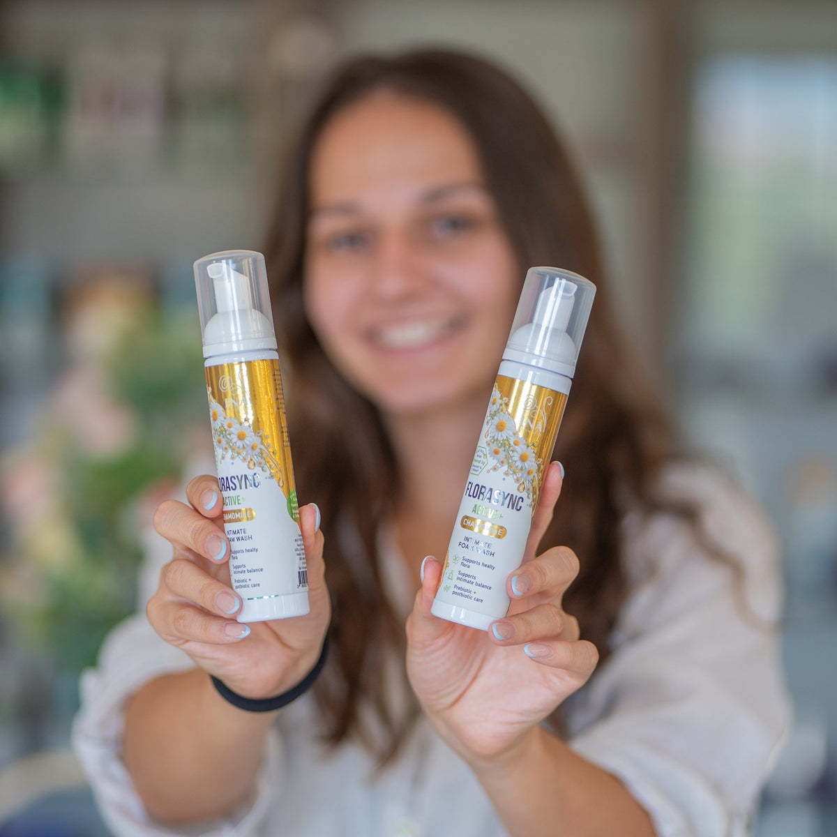FloraSync Active- Αφρός για την ευαίσθητη περιοχή με Πρεβιοτικά και χαμομήλι - Αγοράστε 2, λάβετε 1 δωρεάν